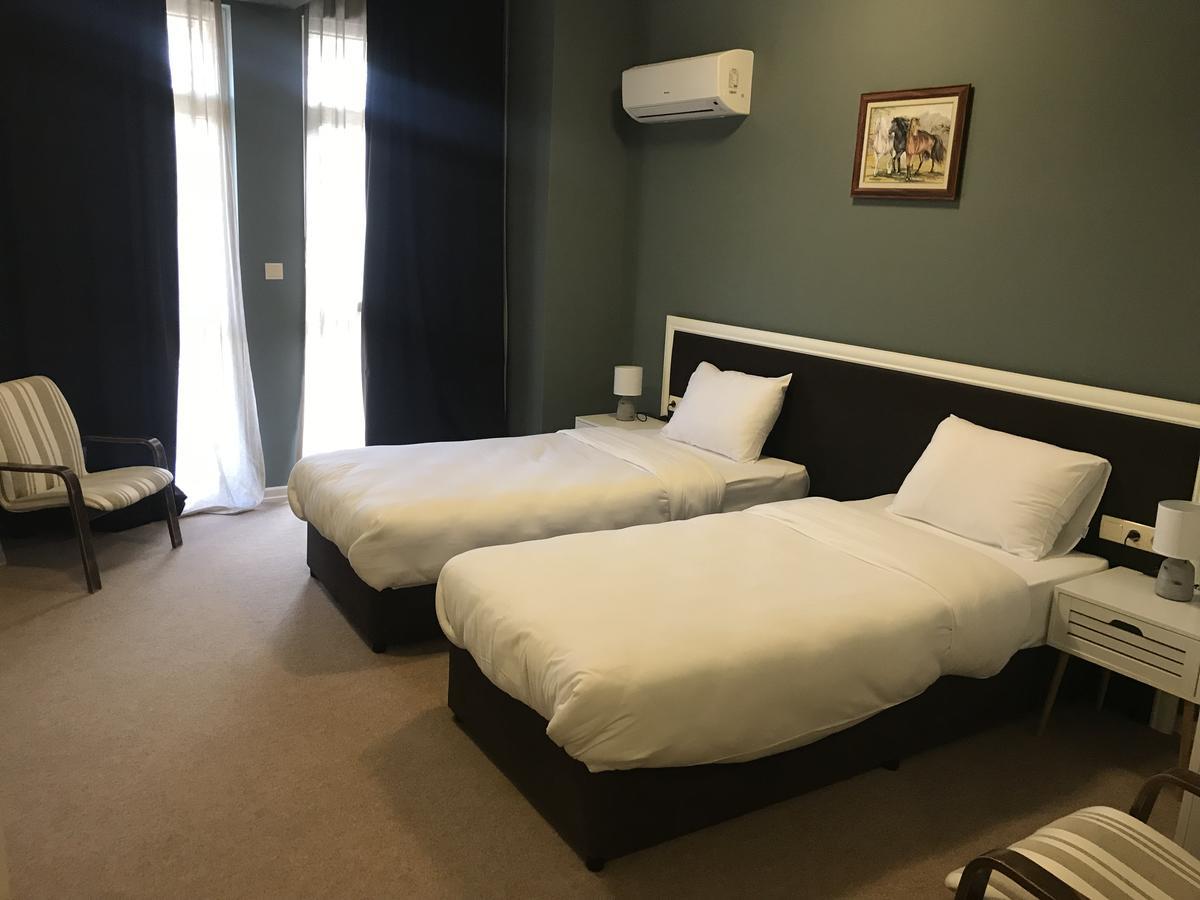 Family Hotel Garden Kurdzhali ภายนอก รูปภาพ